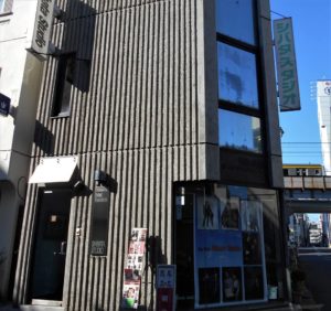 柳橋に建つモダンな建物のシバタスタジオさん外観の画像